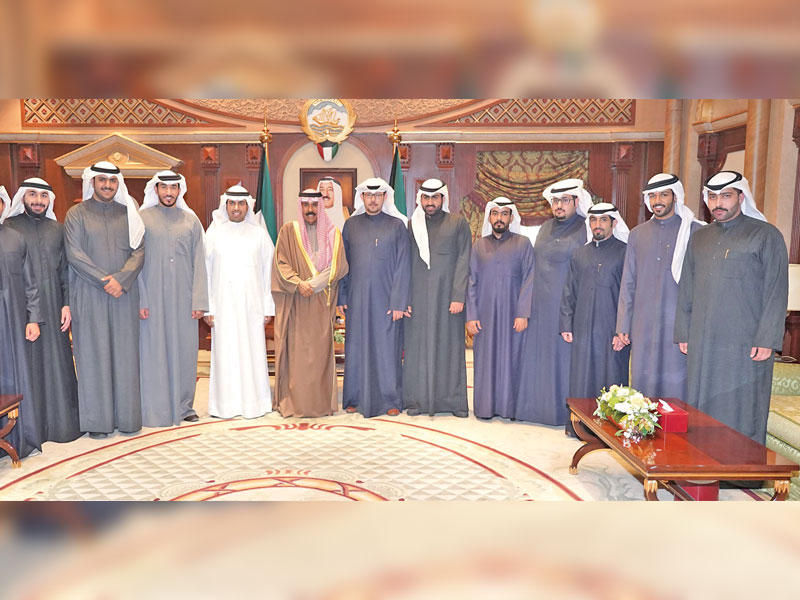 ولي العهد مستقبلاً وفد الاتحاد الوطني لطلبة الكويتn
