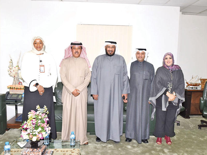 الخراز متوسطاً قيادات «الشؤون»