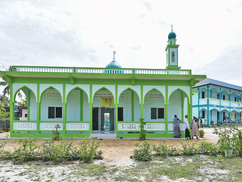 المدرسة والمسجد