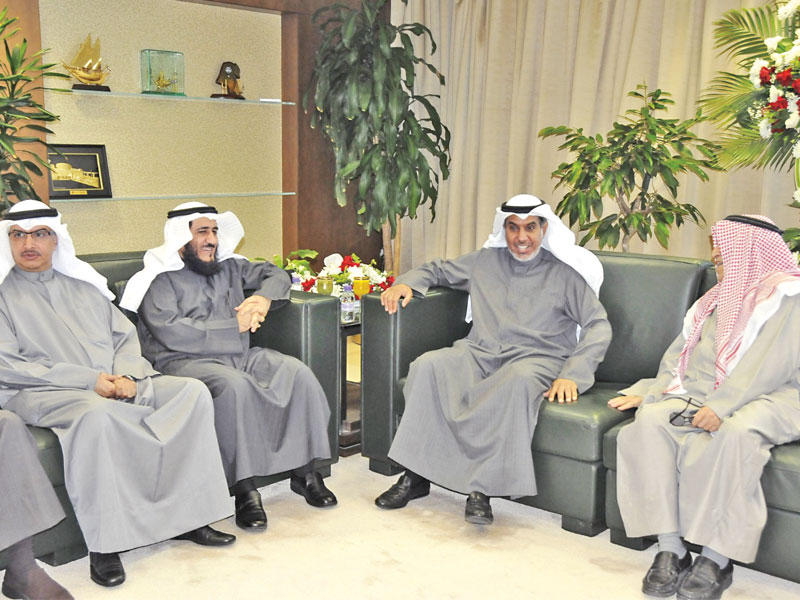 الشعلة مستقبلاً المهنئين