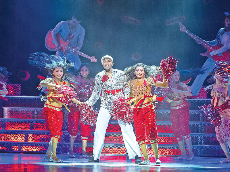 جانب من أجواء استعراض «تجار بوليوود»