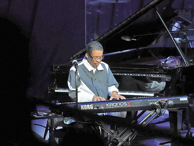 هيربي هانكوك في مركز جابر الأحمد الثقافي