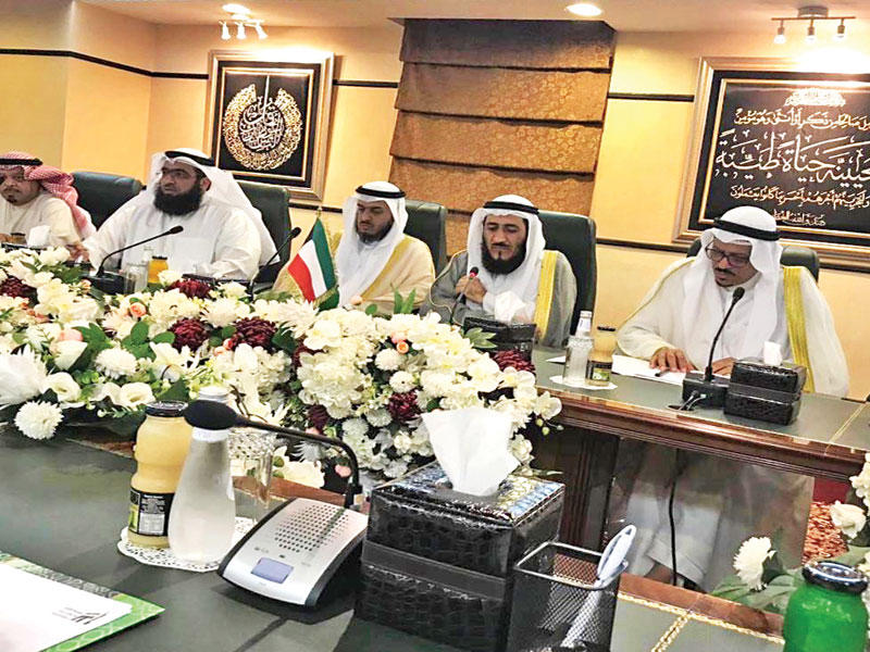 العمادي خلال توقيع اتفاقيات ترتيبات الحج 