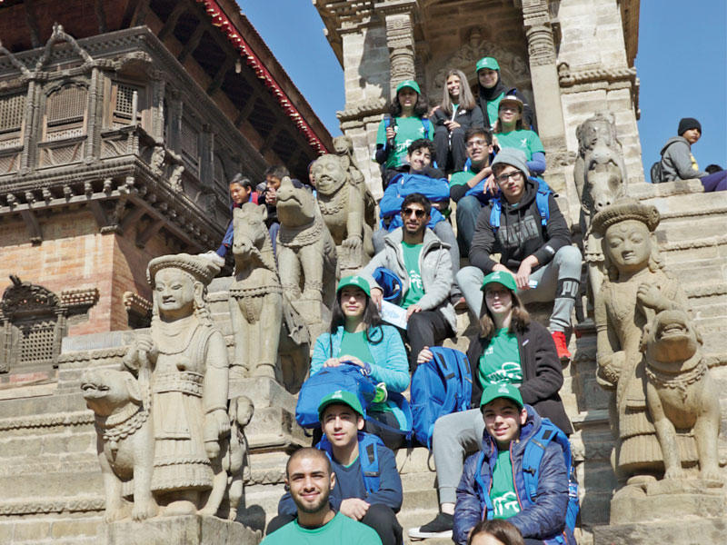 جانب من المشاركين في رحلة «لوياك»