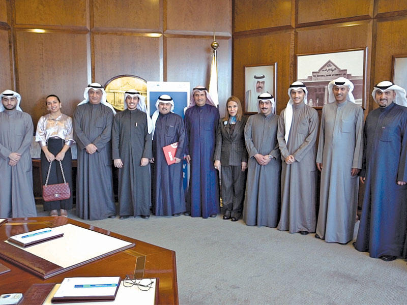 الإدارة التنفيذية بـ»الوطني» في لقطة تذكارية مع الاتحاد الوطني لطلبة الكويت- فرع الولايات المتحدة