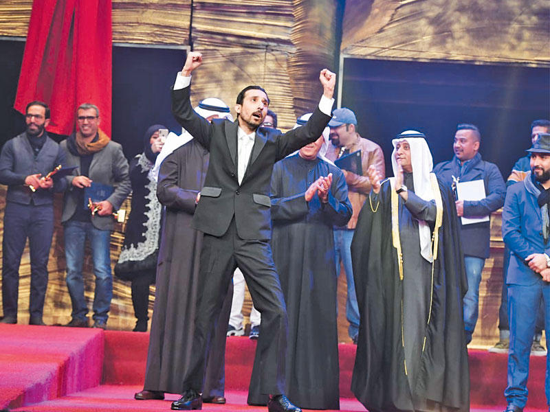 الشيخلي فرحاً بفوز «درس» بالجائزة الكبرىn