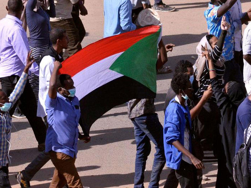 جانب من تظاهرات الخرطوم أمس الأول  (مواقع)