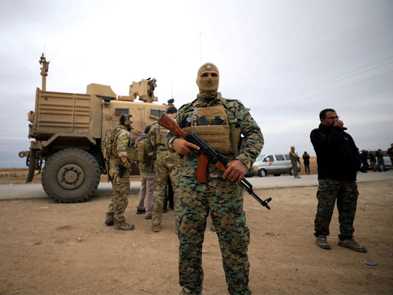 دورية أميركية - كردية في الحسكة قرب حدود تركيا (رويترز) 