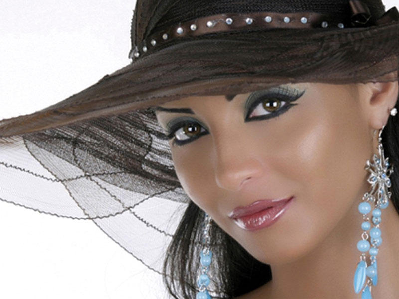 دوللي شاهين