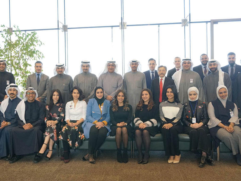 قيادات البنك التنفيذية في حفل تكريم الدفعة العشرين من الموظفين الجدد في برنامج «أكاديمية الوطني»