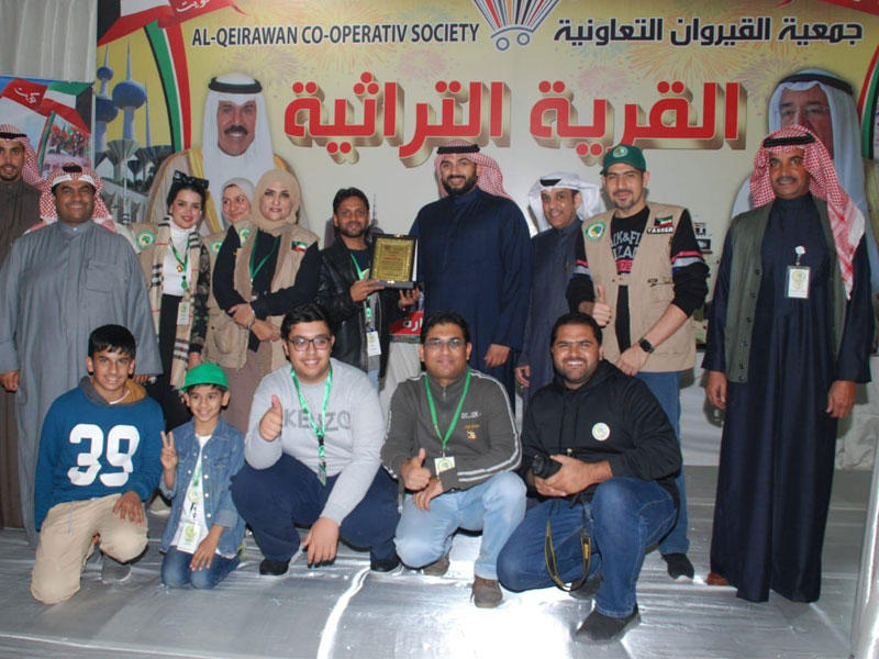 شعيب متوسطاً أعضاء ومساهمي جمعية القيروان