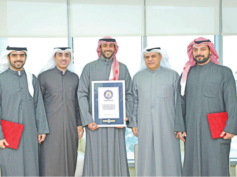 الماجد والتويجري يتوسطان أبطال الكويت