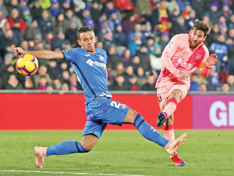 ميسي نجم البرشا في محاولة أمام مرمى خيتافي