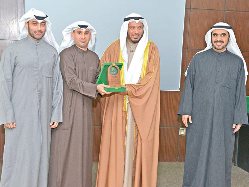 المعتوق والصميط يكرمان «بوبيان»