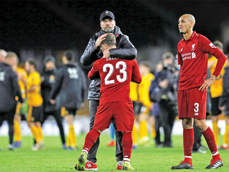 كلوب مدرب ليفربول يواسي لاعبيه