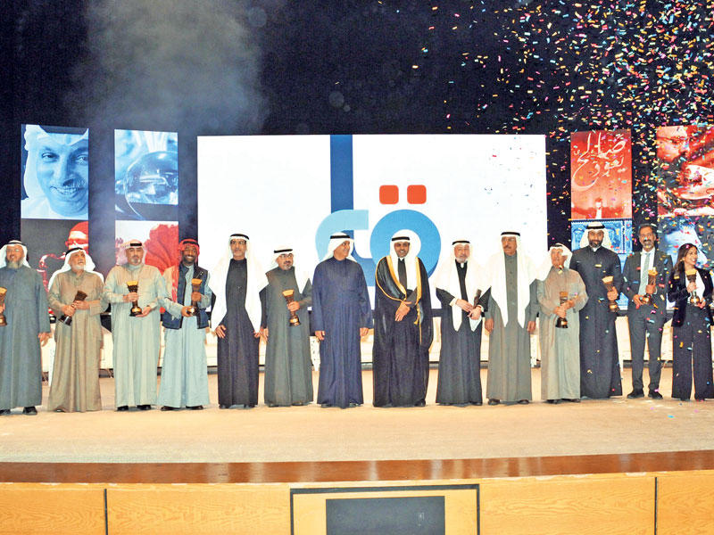 لقطة جماعية للفائزين بجوائز الدولة التقديرية والتشجيعية