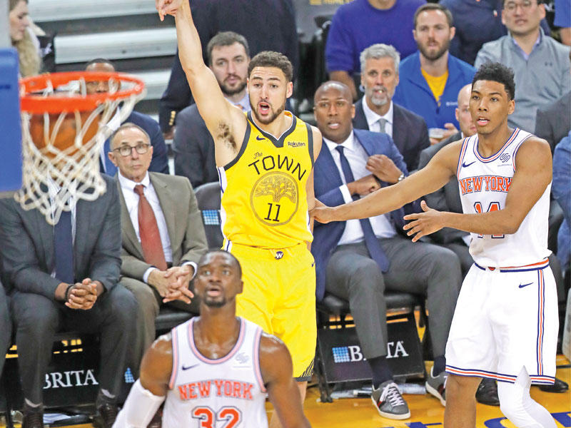 ثومبسون نجم ووريرز يسجل في سلة نيكس