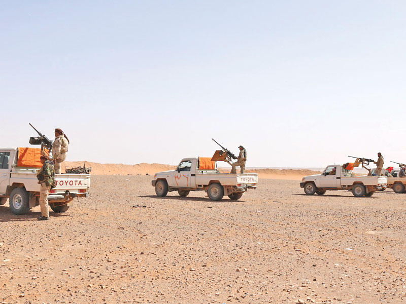 صورة نشرها أمس فصيل «مغاوير الثورة» المدعوم أميركياً أثناء تدريبات مع قوات التحالف جنوب سورية