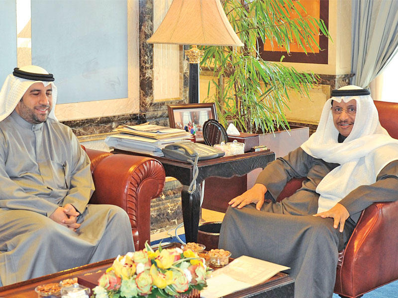 المبارك مستقبلاً المستشار المسعد أمس