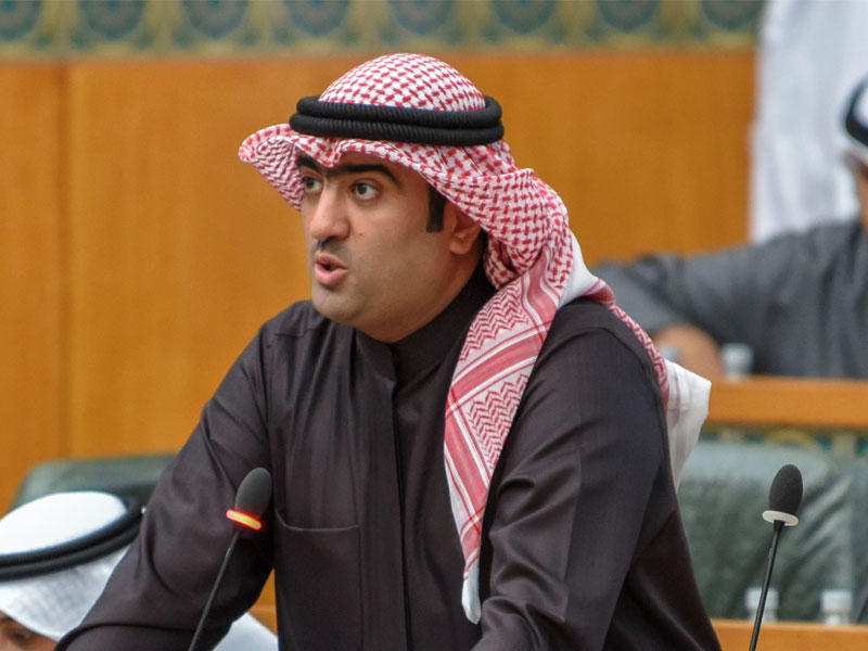 وزير التجارة والصناعة وزير الدولة لشؤون الخدمات خالد الروضان