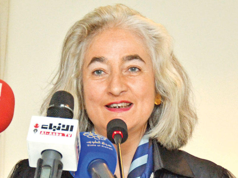 السفيرة الفرنسية ماري ماسدوبوي متحدثة خلال الحفل