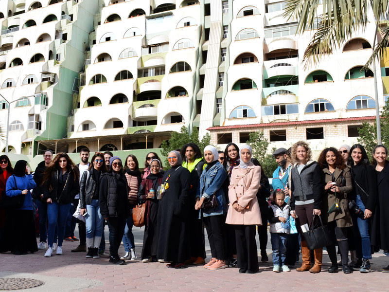 جانب من المعتصمين أمام «الصوابر»     (تصوير ميلاد الغالي)