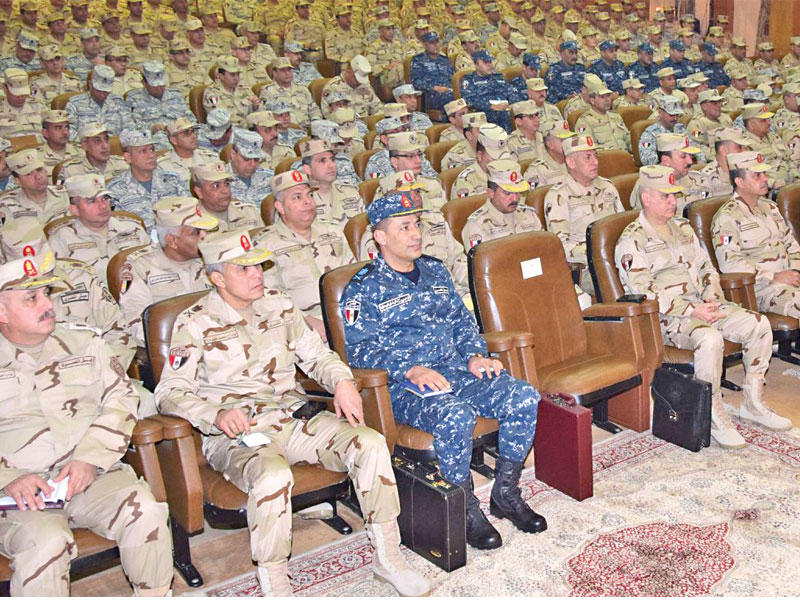 جانب من لقاء رئيس الأركان المصري الفريق محمد فريد عدداً من القادة الجدد الخميس الماضي (المتحدث العسكري)