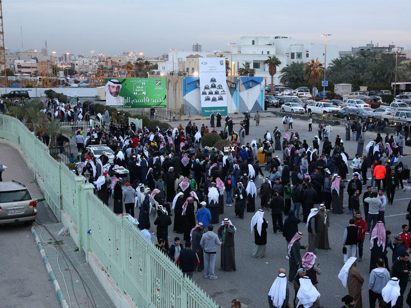 إقبال كثيف بالنادي العربي (تصوير جورج رجي وعبدالله الخلف وعوض التعمري)