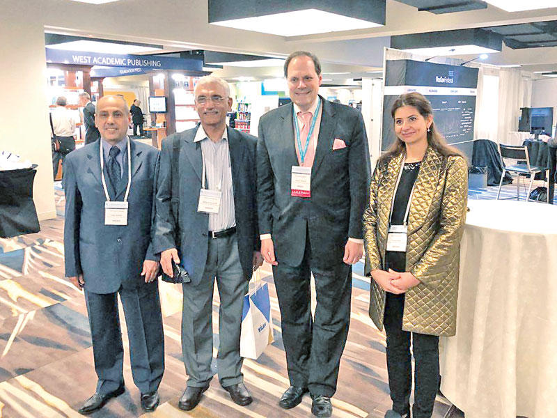 وفد الكلية مع أحد منظمي اللقاء