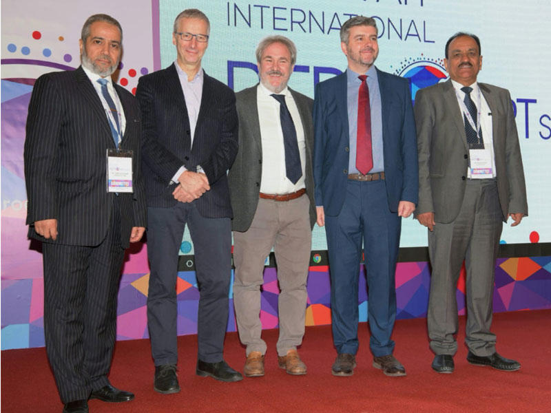 الرميح والطاهر مع ضيوف مؤتمر أطفال الأنابيب