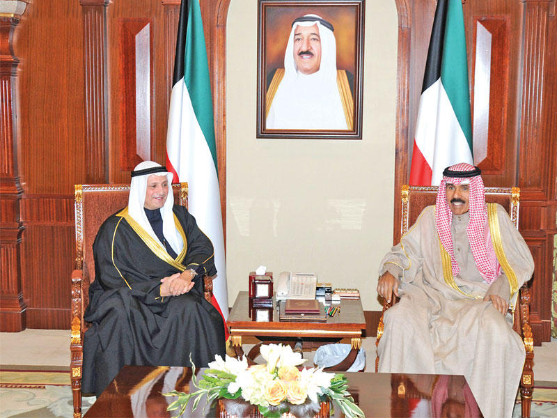 ولي العهد مستقبلاً السفير سالم الصباح أمس