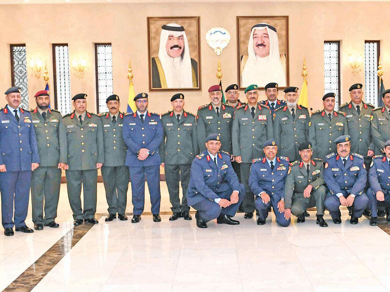 الخضر متوسطاً الضباط المرقين