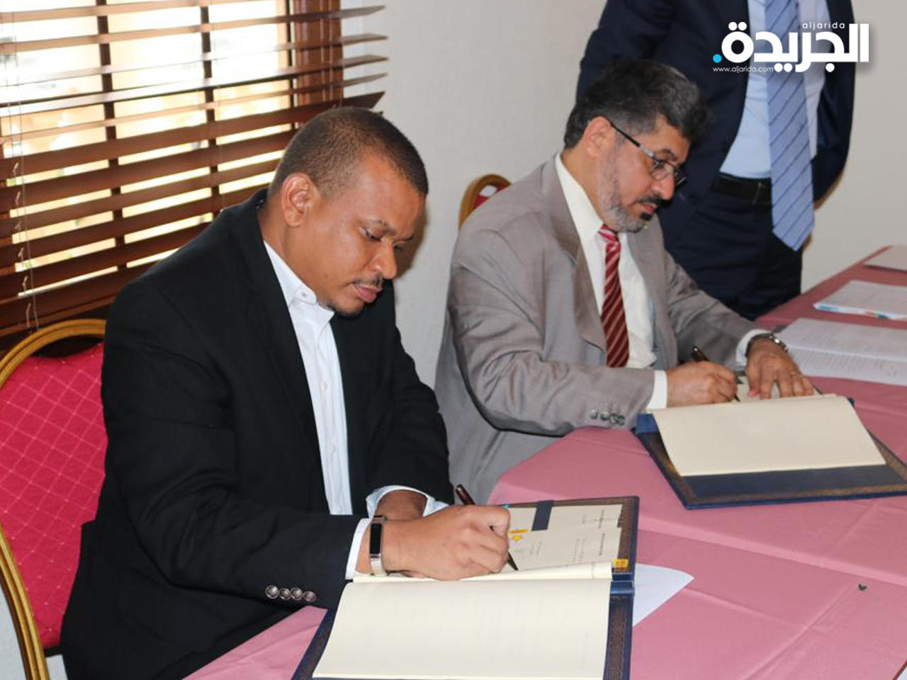 جانب من توقيع الاتفاقية