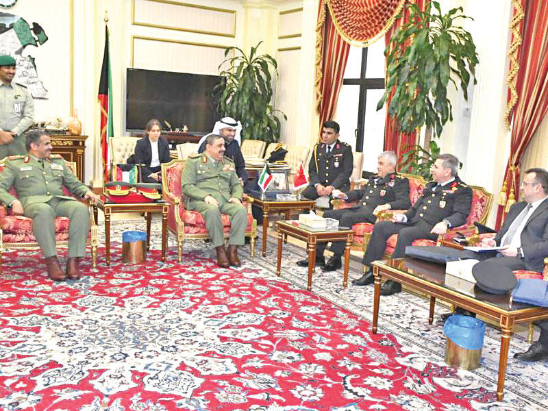 الرفاعي خلال مباحثاته مع قائد الدرك التركي