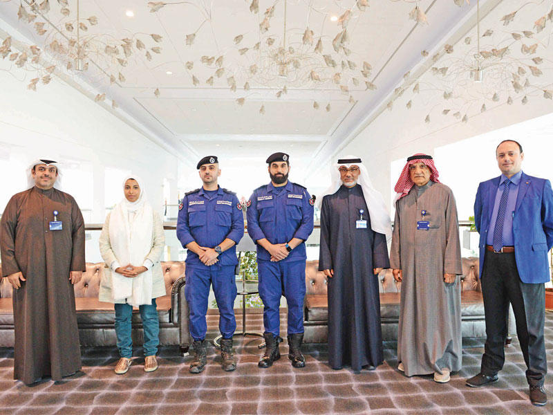  صورة جماعية لرجال «الإطفاء» مع بوحمرا