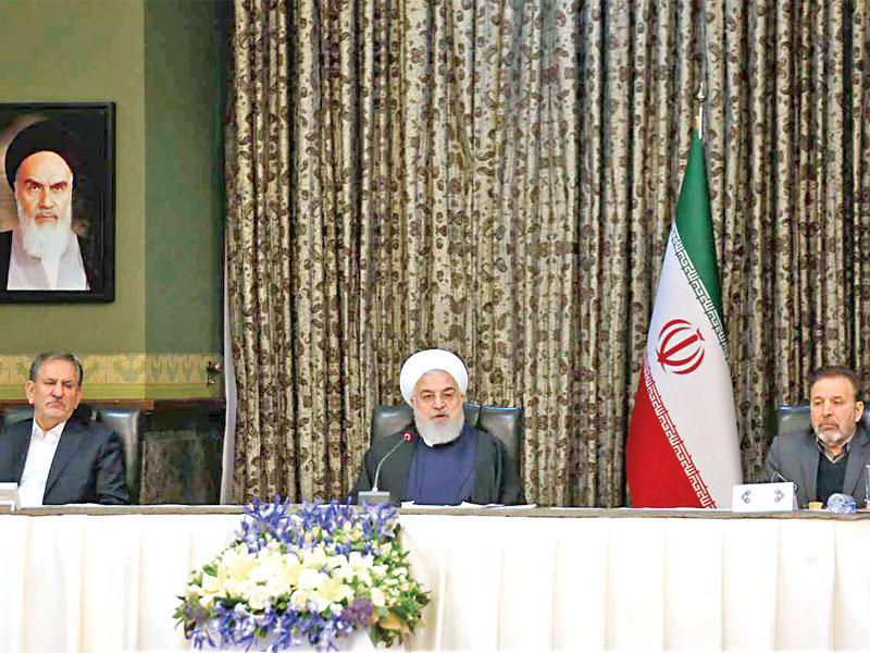 روحاني متحدثاً خلال اجتماع حكومي في طهران أمس (إرنا)