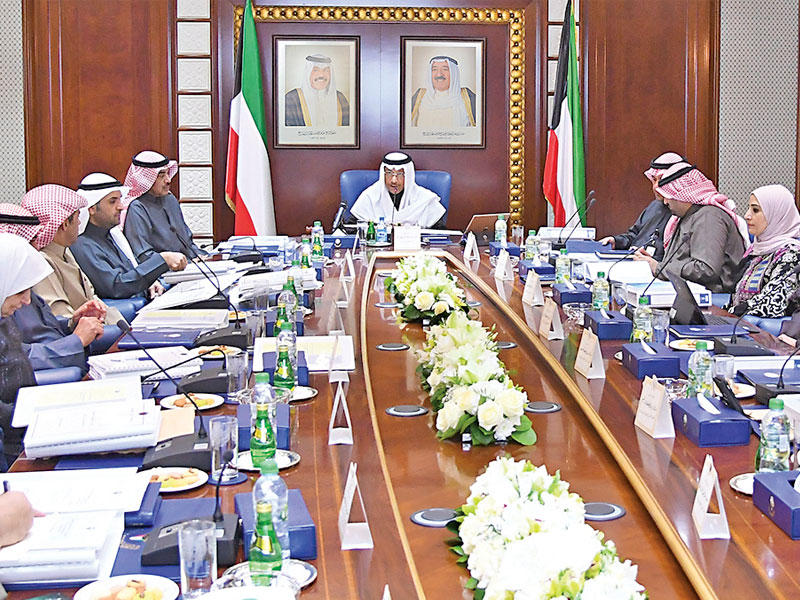 المبارك مترئساً اجتماع المجلس الأعلى للبترول