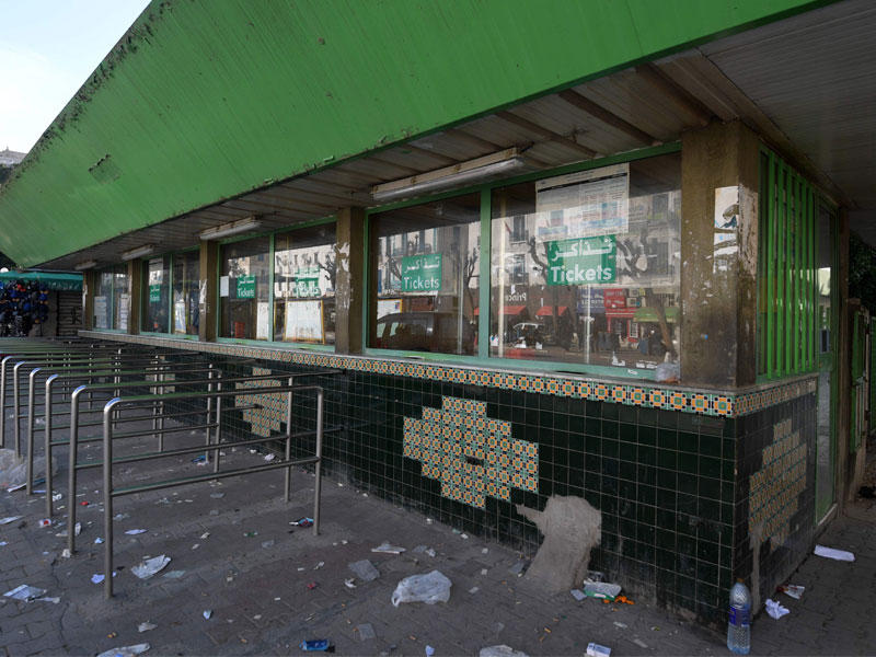 محطات المترو والحافلات في العاصمة تونس خالية خلال إضراب عام