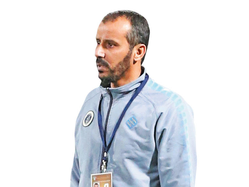  مدرب الفريق الأول لكرة القدم بنادي الفحيحيل محمد دهيليس 