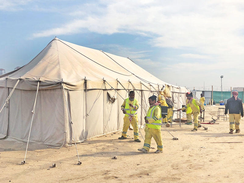 إزالة أحد المخيمات المخالفة