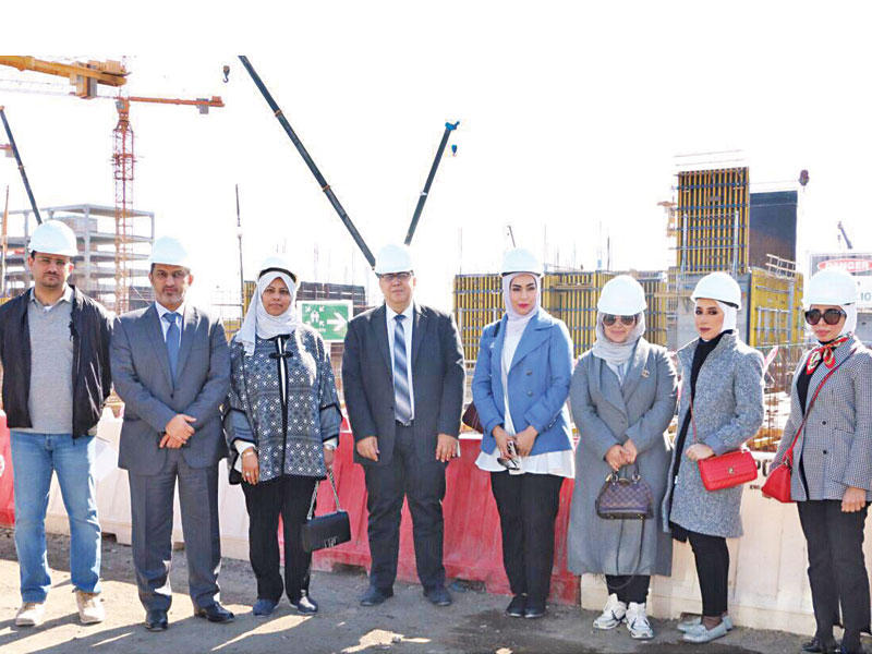 فريق «التخطيط» خلال تفقد مشروع مستشفى العدان الجديد