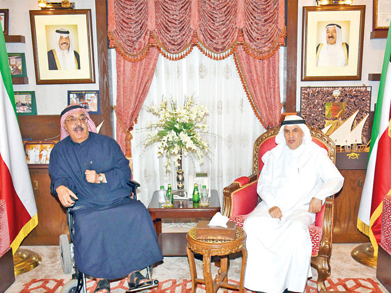 الخالد خلال زيارته للجهاز المركزي