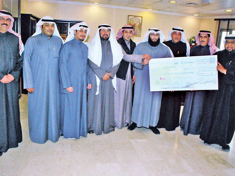 وفد تعاونية الصليبيخات والدوحة خلال تسليم زكاة أموالها لبيت الزكاة 