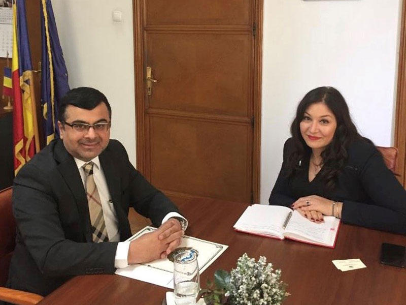سفير دولة الكويت لدى رومانيا طلال الهاجري مع المدير العام الجديد لوكالة الانباء الرومانية كلاوديا نيكولاي