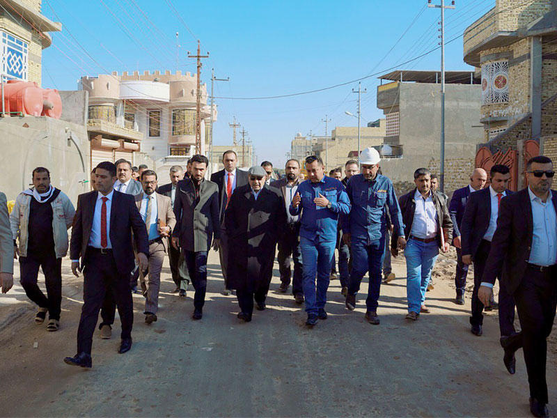 رئيس الوزراء العراقي عادل عبدالمهدي يزور أمس محافظة البصرة غداة تظاهرات أحرق خلالها أحد مراكز الشرطة t(أ ف ب)