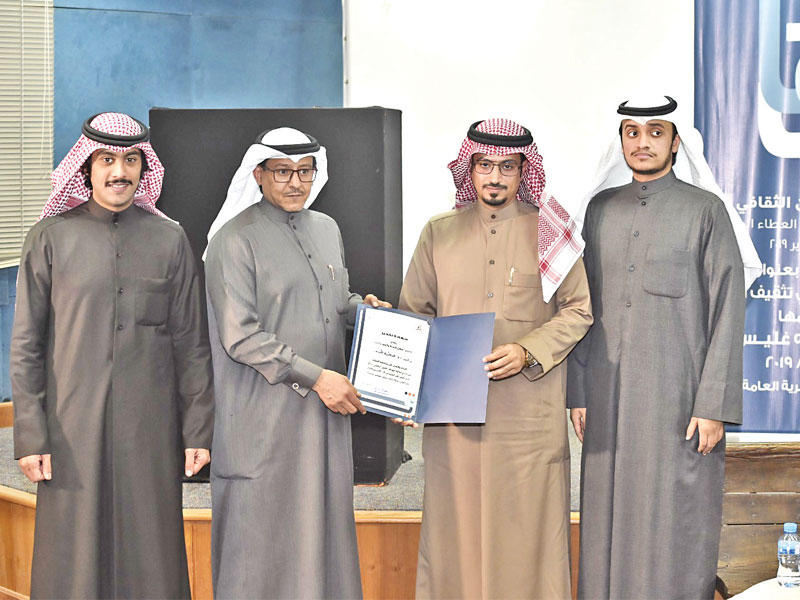 عبدالله غليس أثناء التكريم