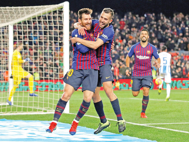 ميسي نجم البرشا يحتفل بالهدف الثالث في مرمى ليغانيس