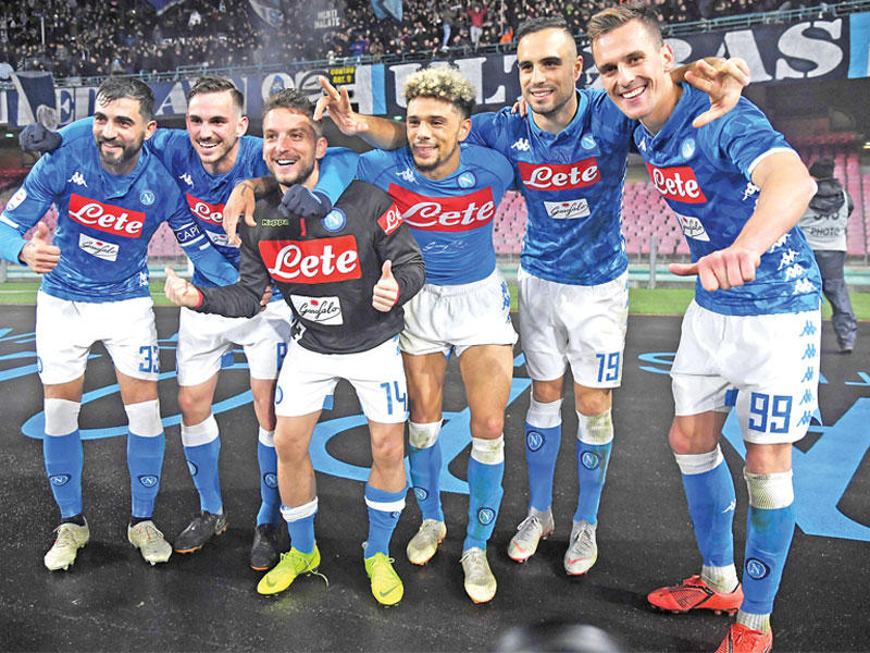 فرحة لاعبي نابولي بعد الفوز على لاتسيو