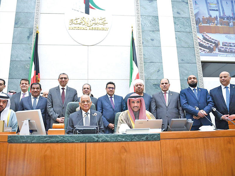 الغانم وعبدالعال في قاعة عبدالله السالم