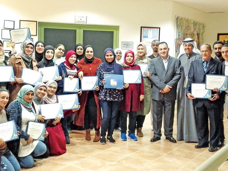 تكريم المشاركين في إحدى دورات «التوحد»